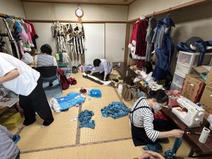 ボランティアスタッフ衣装作り